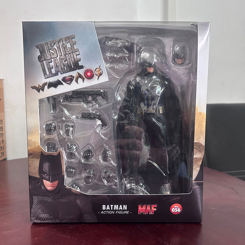 Model Kit Eva 01 - Figure Justice League Bruce Wayne Batman