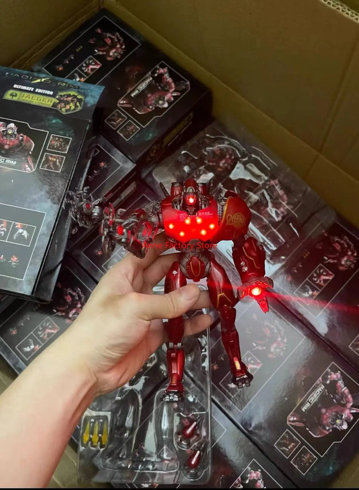 Spot  NOW Light 20CM Emit NECA - огляд і ціна Model Kit Pacific Rim