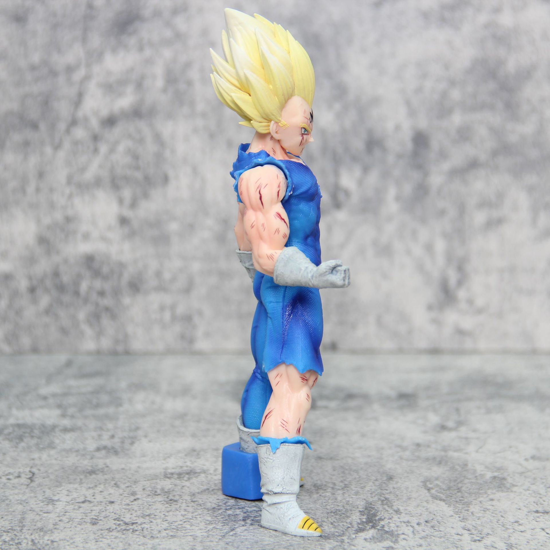 Dragon Ball Z Super Saiyan Pri - огляд і ціна Model Kit Vegeta