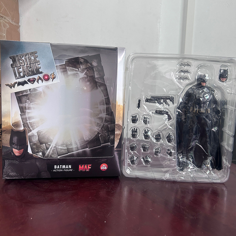Figure Justice League Bruce Wa - огляд і ціна Model Kit Eva 01